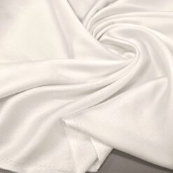 Bijeli elastični saten - tanak i lijepo drapiran