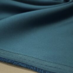 Teži, fleksibilniji saten u petrolej boji - luksuzni sjaj i elegantna struktura (190 g/m²)