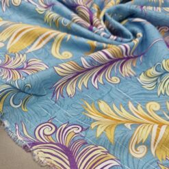 🌴 Svijetlo plava tkanina s tropskim listnim uzorkom za haljine  ZADNJI KOMAD 2,80 m / 18,20 €