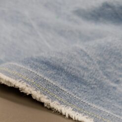 Svijetlo plavi sprani jeans