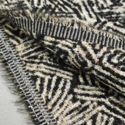 Crno-bež vunena tkanina s modernim grafičkim uzorkom - za moderne kapute i jakne POSLJEDNJI KOMAD 2,40 m / 22,50 €