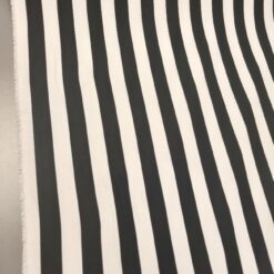 Crno-bijeli prugasti žoržet - lagan, neproziran i elastičan