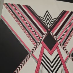 🌟 Elastični dres za ronjenje s crno-bijelo-neonsko-ružičastom geometrijom - moderna elegancija (330 g/m²) 1 kg / 16,27 €