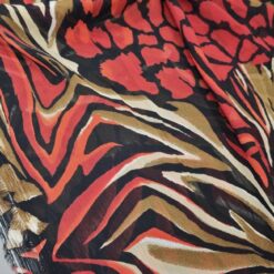 Žoržet s crveno-crno-smeđim životinjskim uzorkom - egzotična lakoća