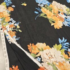 ⭐ Crni žoržet s naboranom strukturom