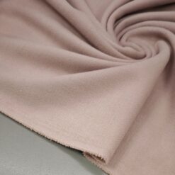Elastična tkanina za kapute u puderasto ružičastoj boji - mekana i elegantna