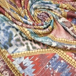 🌟 Moderan viskozni dres s atraktivnim višebojnim printom