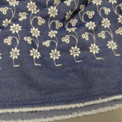 Tanji pamučni jeans - tamnoplavi s bijelim cvjetnim vezom